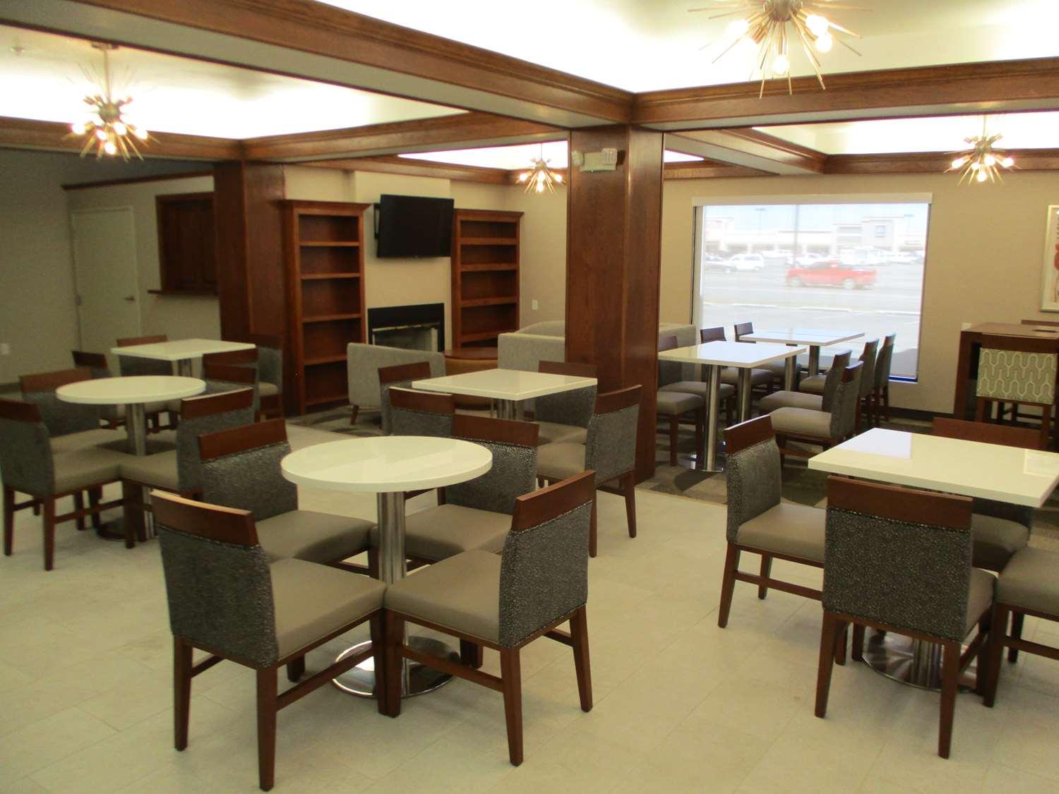 Best Western Plus Riata Brownwood Ngoại thất bức ảnh