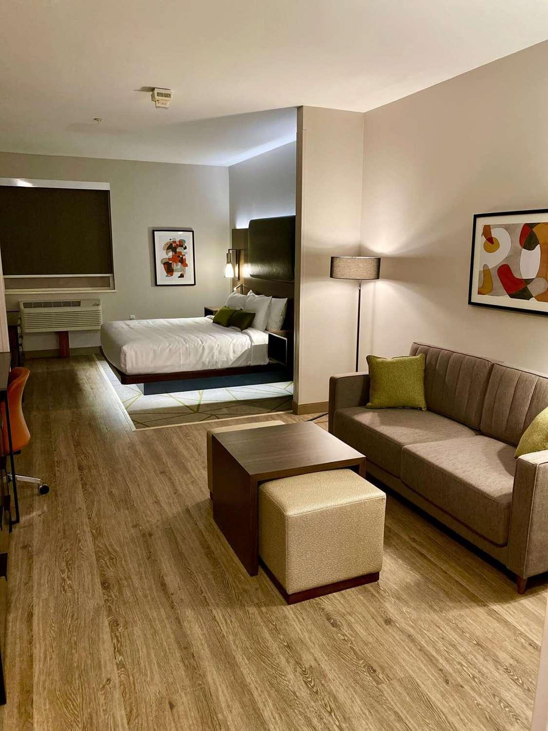 Best Western Plus Riata Brownwood Ngoại thất bức ảnh