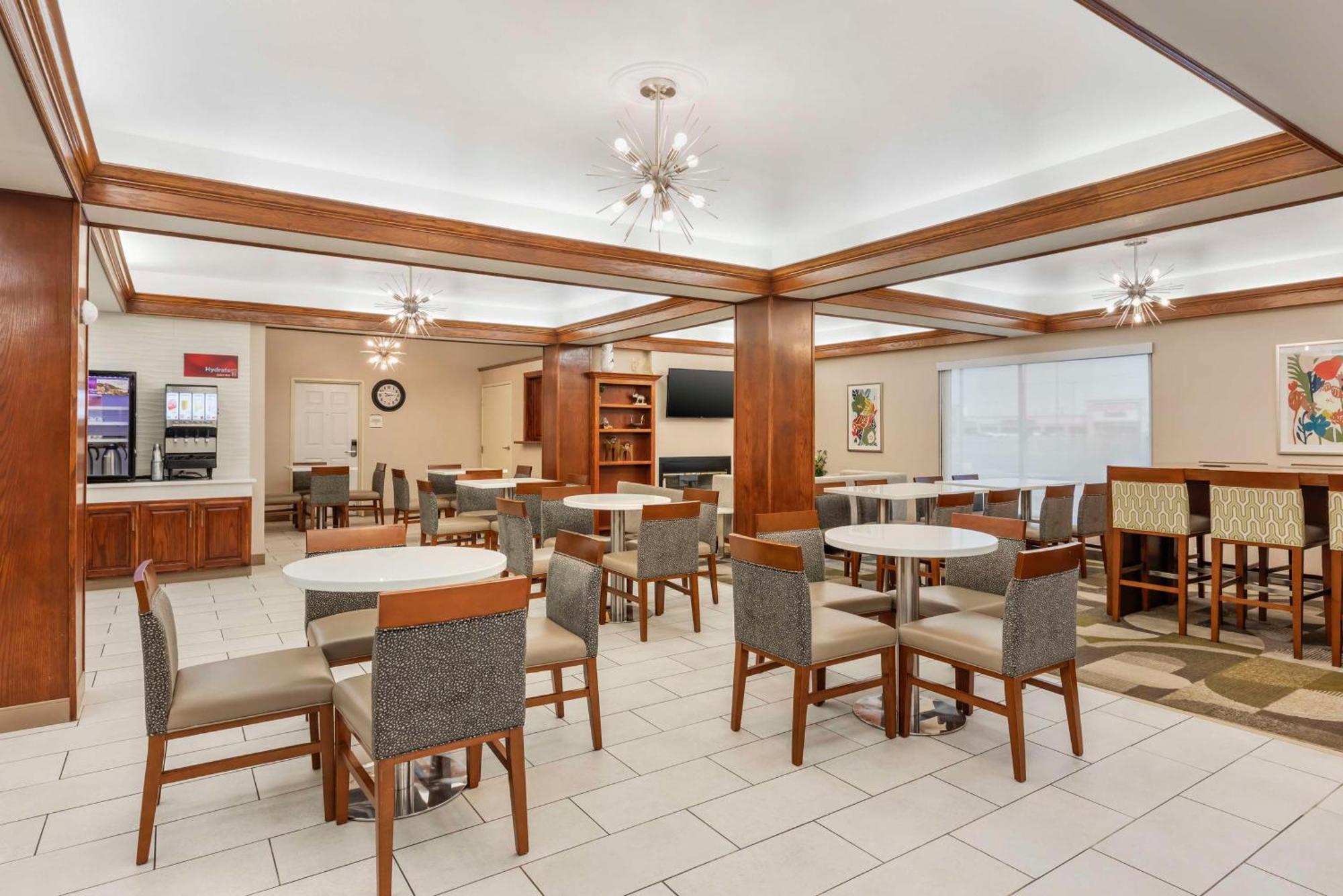 Best Western Plus Riata Brownwood Ngoại thất bức ảnh