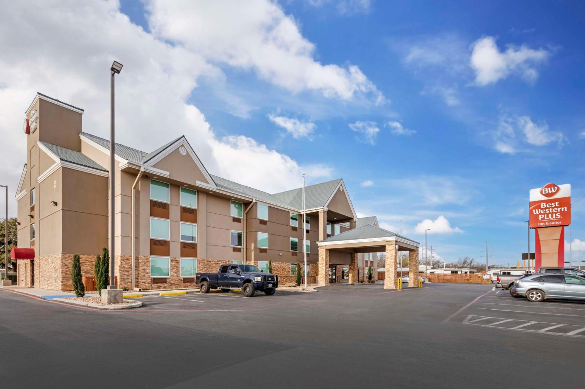 Best Western Plus Riata Brownwood Ngoại thất bức ảnh